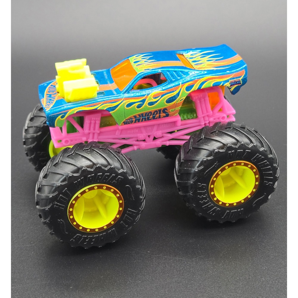 Hot Wheels Monster Jam Truck - Torque Terror Neon Pink and Green 1:64